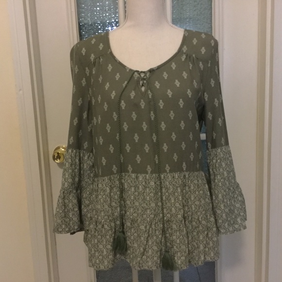 Mudd Tops - Mudd woman’s top size medium green color